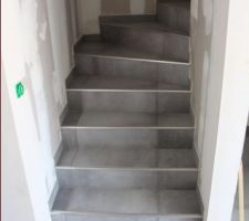 Escalier avec carrelage idem qu'au RdC 60x60