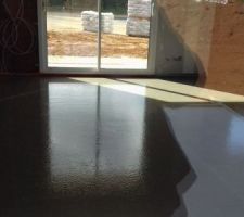 Chappe coul&eacute;e sur le tuyaux de chauffage