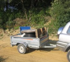 Arrivée des câbles électriques pour la production et l'alimentation de la maison.