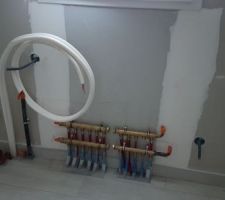 Préparation câblage et tuyaux pour installation pompe à chaleur
