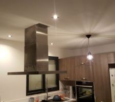 Pose de la hotte aspirante et des spots