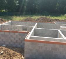 Suite et fin du vide sanitaire avec la planelle avant le plancher