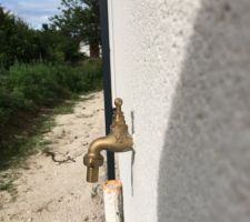 Le robinet posé avant façade qui est trop près, on ne peut pas l'ouvrir...