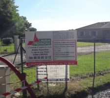 Le panneau de Maison Provinciale vient d'etre posé !
Panneau entierement imprimé de trés bon rendu !