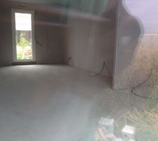 L'interieur de la maison avec les cloisons...