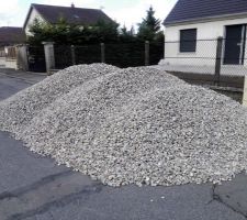 Arrivage de galets pour le puits 15 T