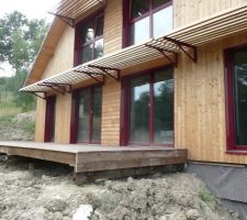 Terrasse et brise soleil sont en place