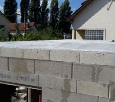 La chape pour le plafond coul&eacute;e