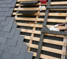 Pose des ardoises aux crochets