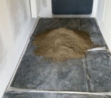 Réalisation de la nouvelle chape dans toute la partie habitable....