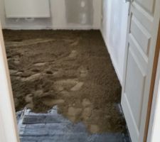 Réalisation de la nouvelle chape dans toute la partie habitable....