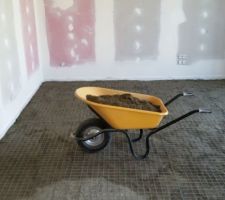 Réalisation de la nouvelle chape dans toute la partie habitable....