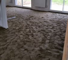 Réalisation de la nouvelle chape dans toute la partie habitable....