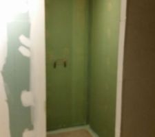 Préparation de la douche italienne..... réalisation du fond de douche de A à Z sans receveur, calcul des pentes et pose du siphon.....