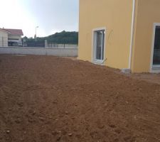 Remise des terres en place