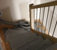 Escalier mis en place!!