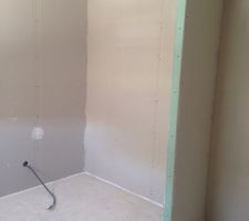 Cloisons terminées! - Chambre joue pour placard