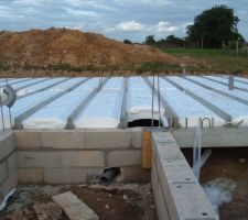 Il y &agrave; eu un peu de retard avec la livraison mais ca roule pour le moment les ma&ccedil;ons travail bien, encore rien a dire beau boulot