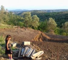 Voilà le terrassement avec un artisan :) sa repart sur de bonne base