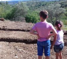 Voilà le terrassement avec un artisan :) sa repart sur de bonne base