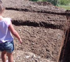 Voilà le terrassement avec un artisan :) sa repart sur de bonne base