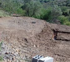 Voilà le terrassement avec un artisan :) sa repart sur de bonne base