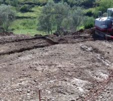 Voilà le terrassement avec un artisan :) sa repart sur de bonne base