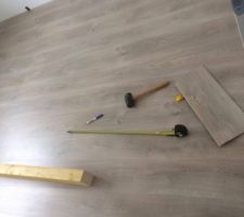 Parquet chambre 3 presque terminé il manque juste une botte de parquet donc on va devoir retourner à LM heureusement qu'on avait prévu d'y aller cette semaine lol