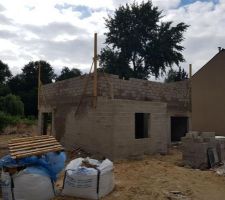 &eacute;l&eacute;vation des murs du premier &eacute;tage.