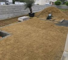 La terrasse changement de plan et passage avec plot et dalle et non dalle béton et carrelage.