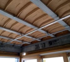 Pose des fourrures qui viennent se clipser sur les suspentes elles-mêmes vissées sur les autres suspentes rectolight.