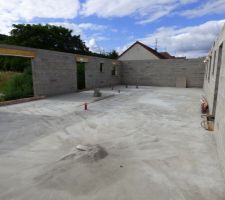 Les seuils de porte sont construits.