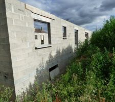 Les seuils de porte sont construits.