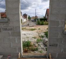 Les seuils de porte sont construits.