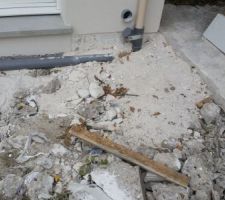 Chantier toujours pas nettoyé. Email envoyé au CST