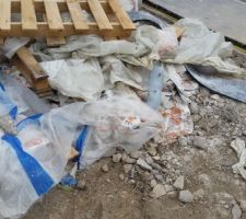 Chantier toujours pas nettoyé. Email envoyé au CST