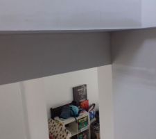 Le plafond à été scié pour qu'on puisse passé notre lit double