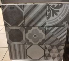 Carrelage pour le paillasson de l'entrée de la maison