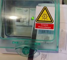 Boîtier photovoltaique pour montrer à tifi