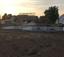 Apr&egrave;s la passage du terrassier. Le terrain est plat ou presque !