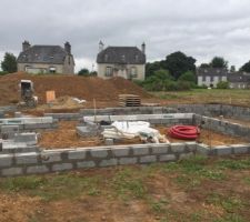 Vide sanitaire en cours de construction.