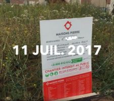 Panneau déposé sur le terrain le jour de mon anniversaire lol enfin il est à moi