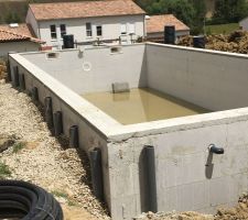 Préparation pieux dalle plage piscine