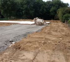 Accès au chantier terminé en attendant l'élévation après les vacances.