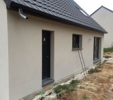 Manque soubassement gris