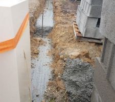 Semelle du muret de cl&ocirc;ture