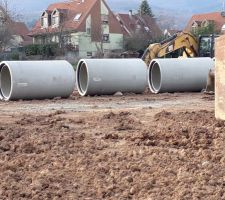 Tuyaux aperçus lors de la viabilisation du terrain