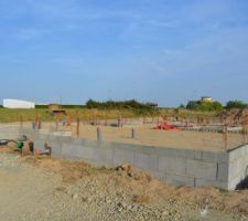 Terre plein fini et tuyaux pass&eacute;s