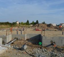 Terre plein fini et tuyaux pass&eacute;s