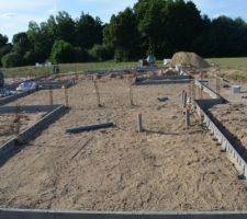 Terre plein fini et tuyaux pass&eacute;s